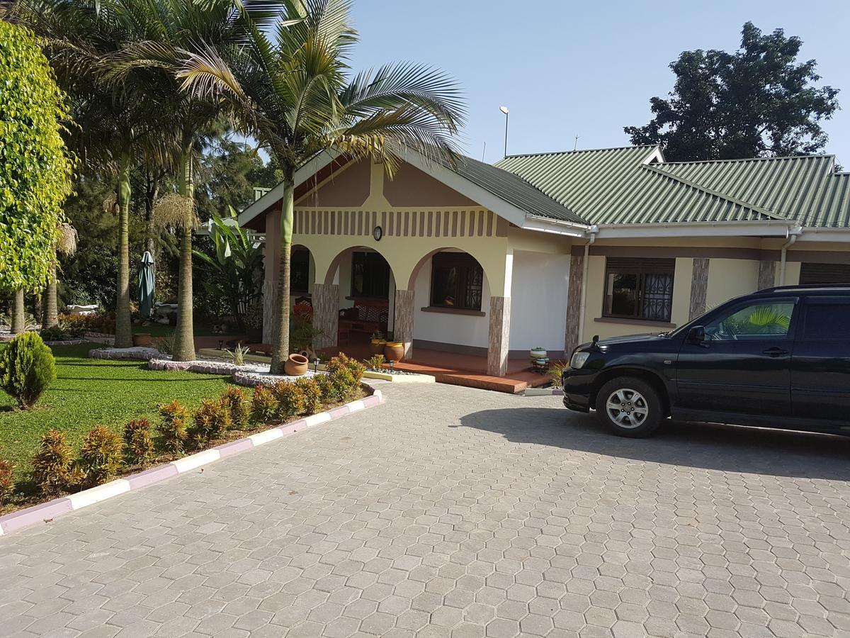 Sheevy"S Bed N Breakfast Bed & Breakfast Fort Portal Exterior photo